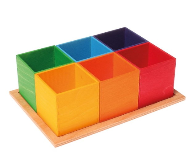 Set de 6 cajas de madera de colores y base Montessori