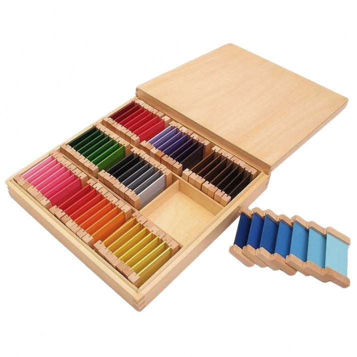 Caja de color en degradado con 63 tabletas Montessori